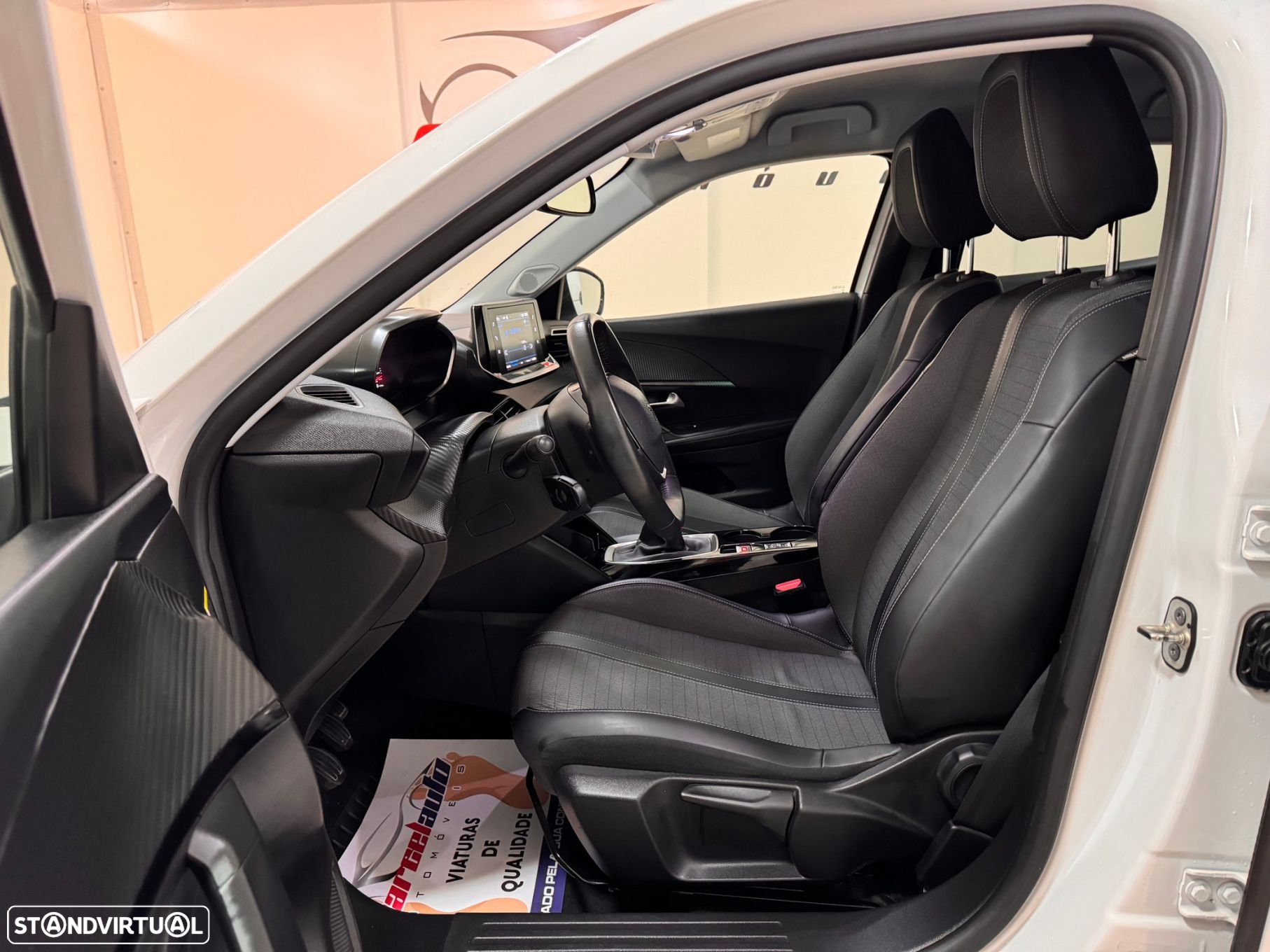 Peugeot 2008 1.2 PureTech Allure - 14