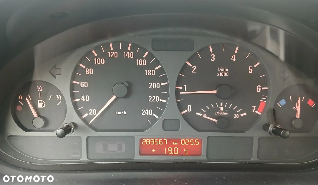 BMW Seria 3 316i - 11