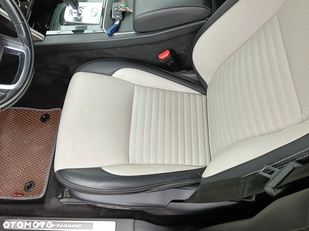 Land Rover Discovery Sport P300e R-Dynamic HSE - 12