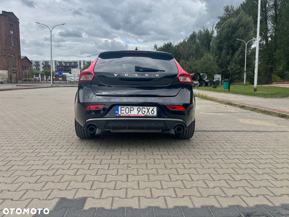 Volvo V40 D2 R-Design - 4