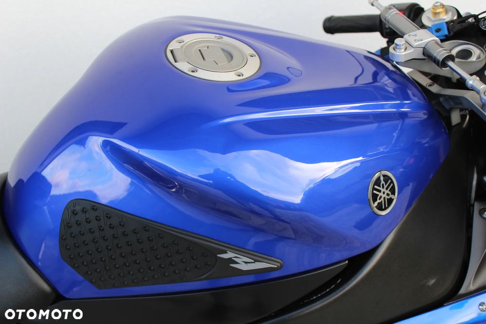 Yamaha R1 - 15