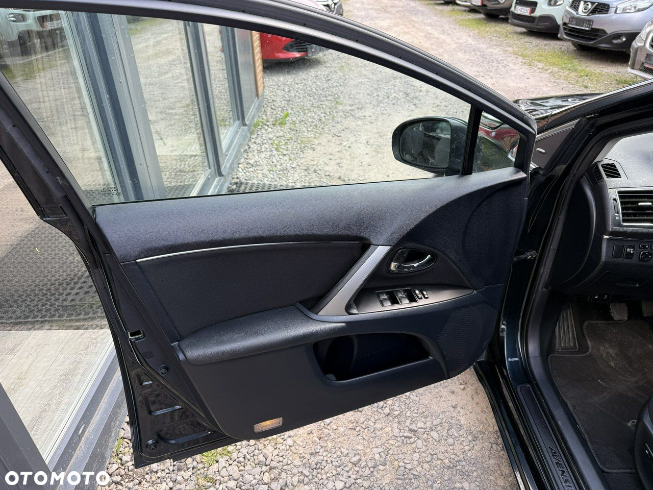 Toyota Avensis - 12