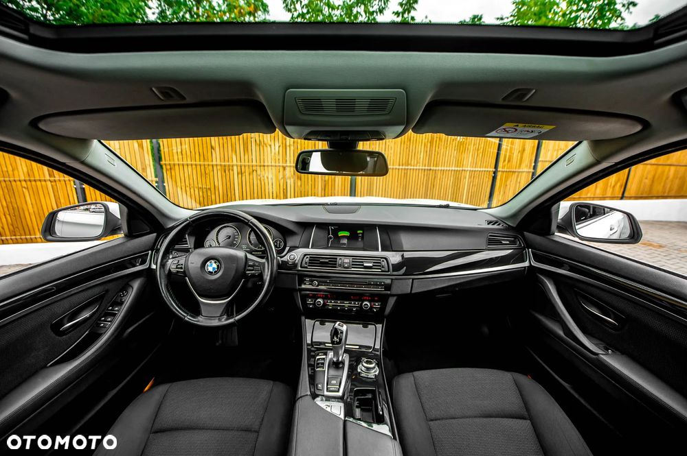 BMW Seria 5 525d Luxury Line - 31