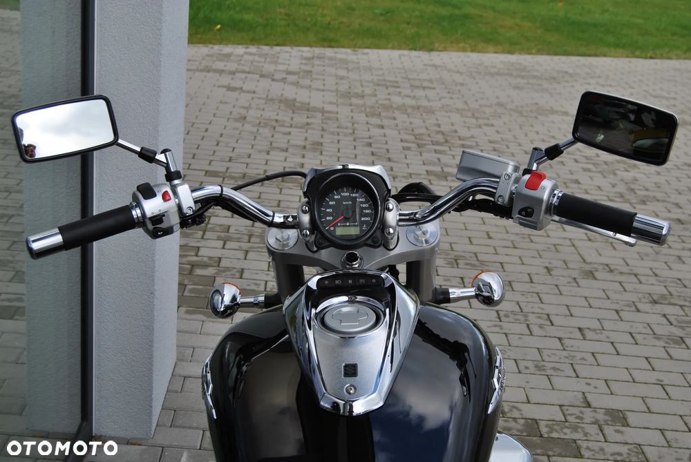 Suzuki Intruder - 7