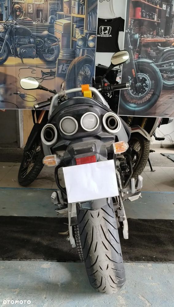Suzuki GSR - 4