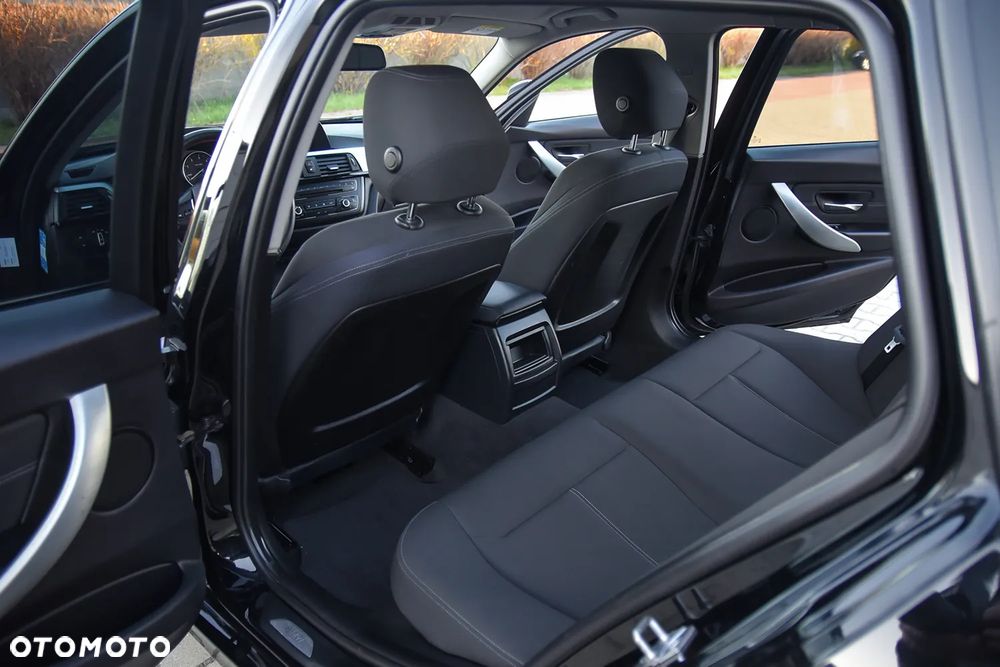 BMW Seria 3 318d Sport Line - 28