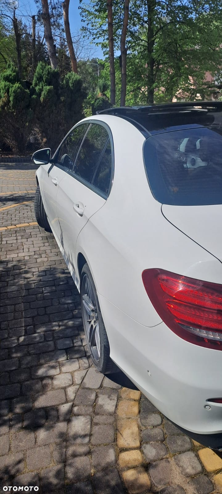 Mercedes-Benz Klasa E 220 d 4-Matic 9G-TRONIC - 23