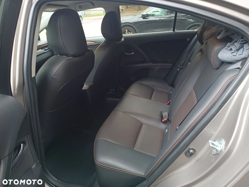 Toyota Avensis - 4