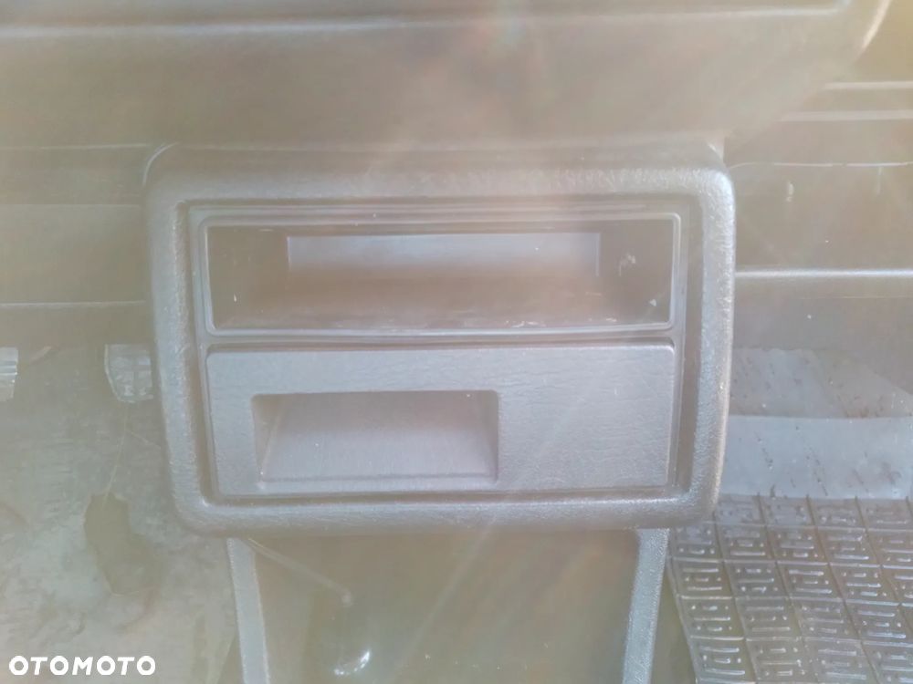 VW GOLF II  1.6 PN    ATRAPA GRILL   LA7U - 24