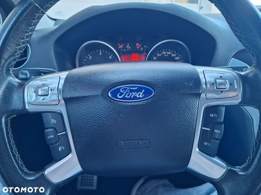 Ford Mondeo - 28