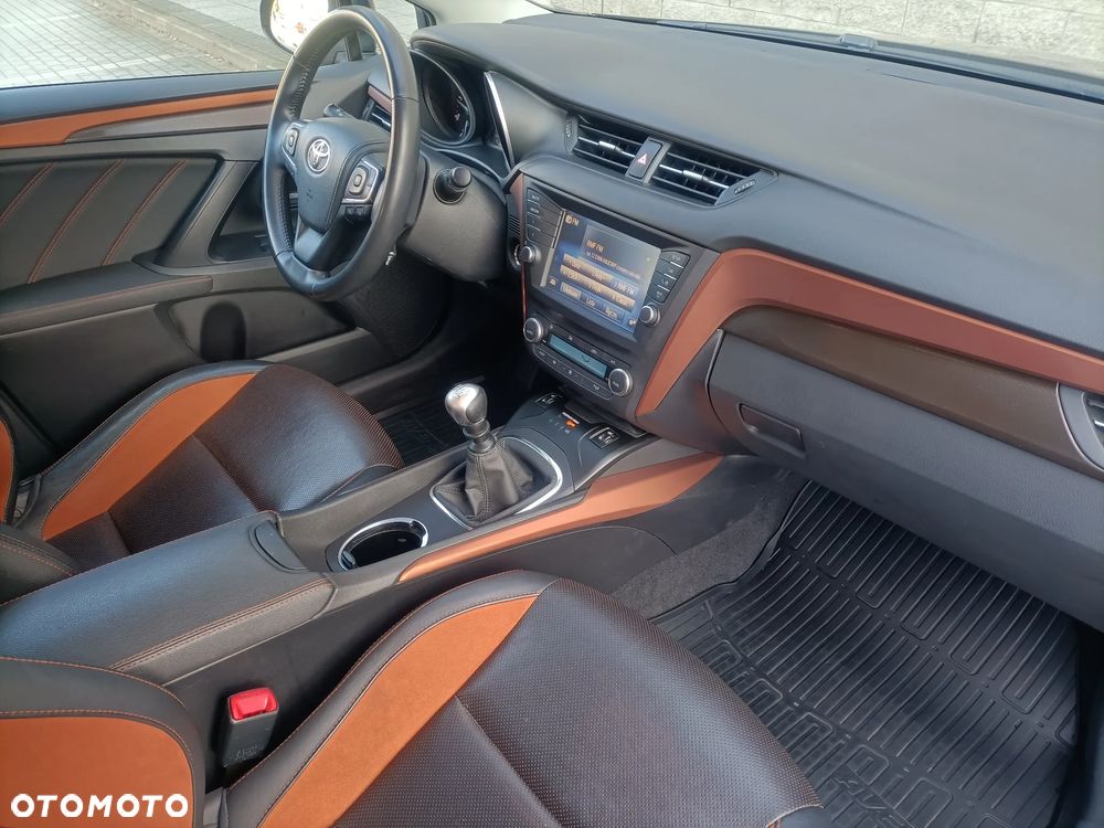 Toyota Avensis 2.0 D-4D Premium - 6