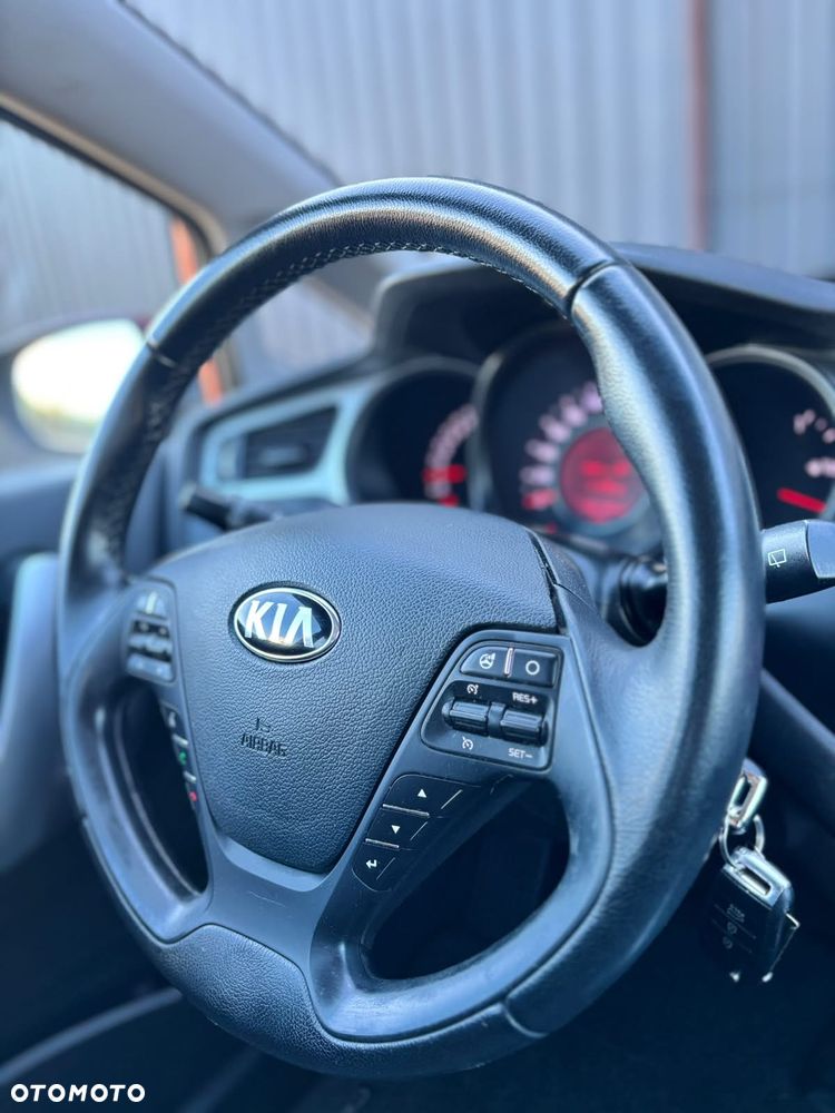 Kia Ceed 1.4 CVVT Dream-Team Edition - 17