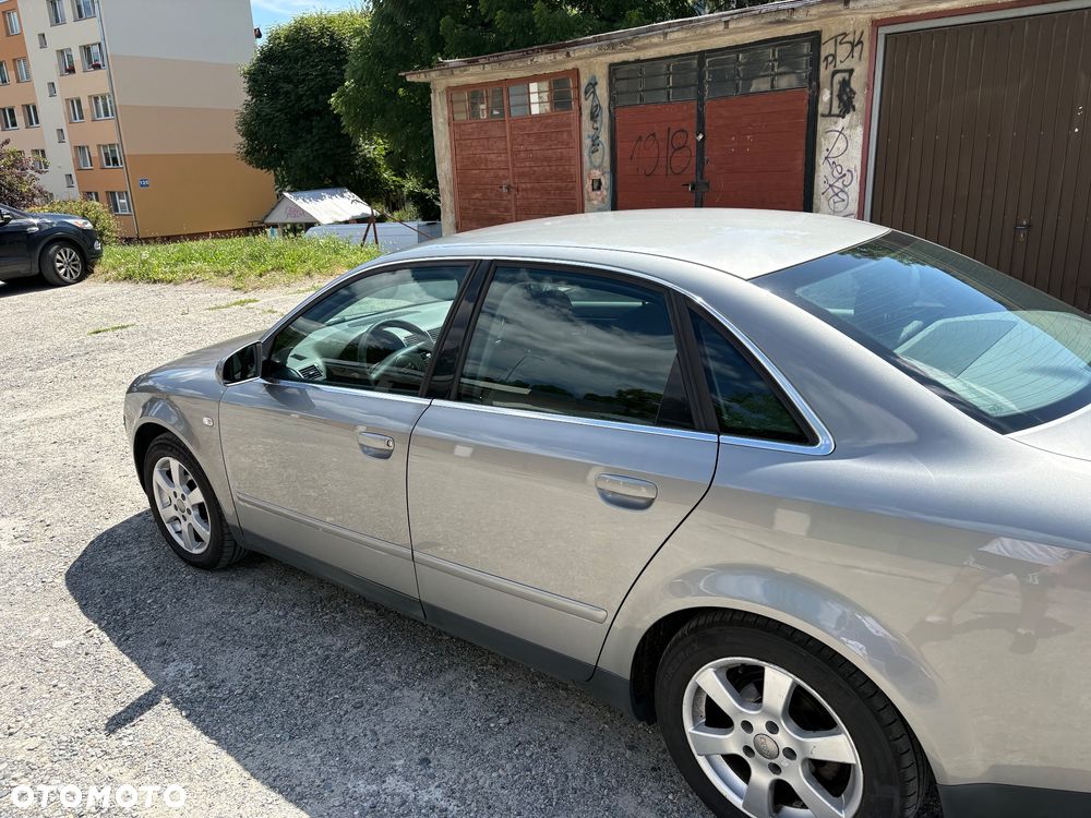 Audi A4 Limousine - 8