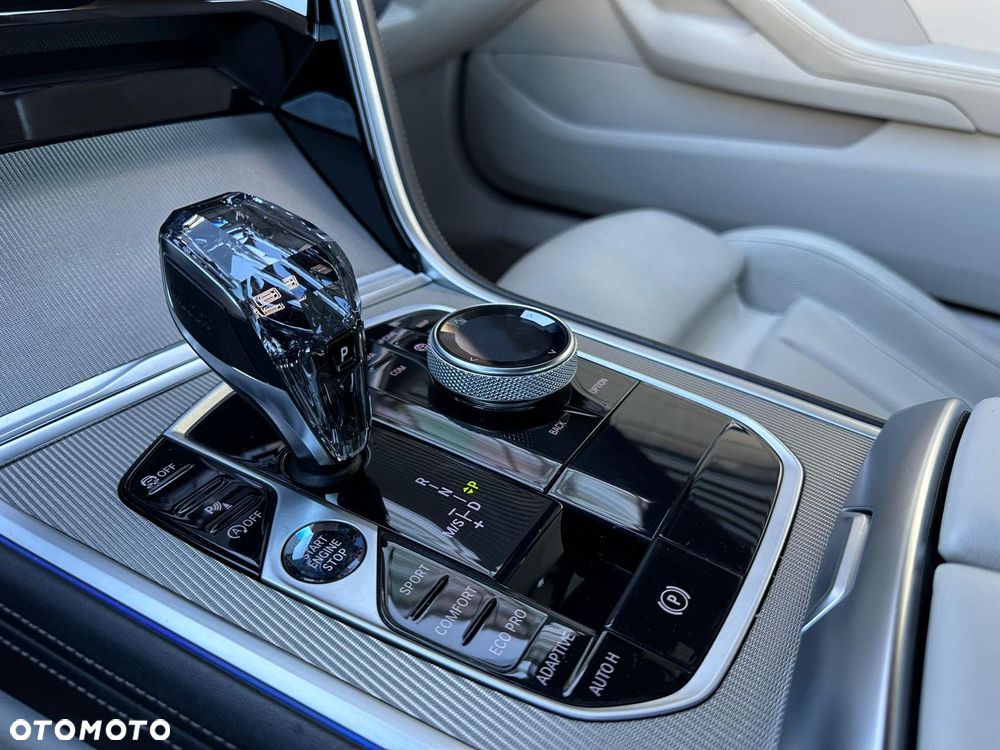 BMW Seria 8 - 29