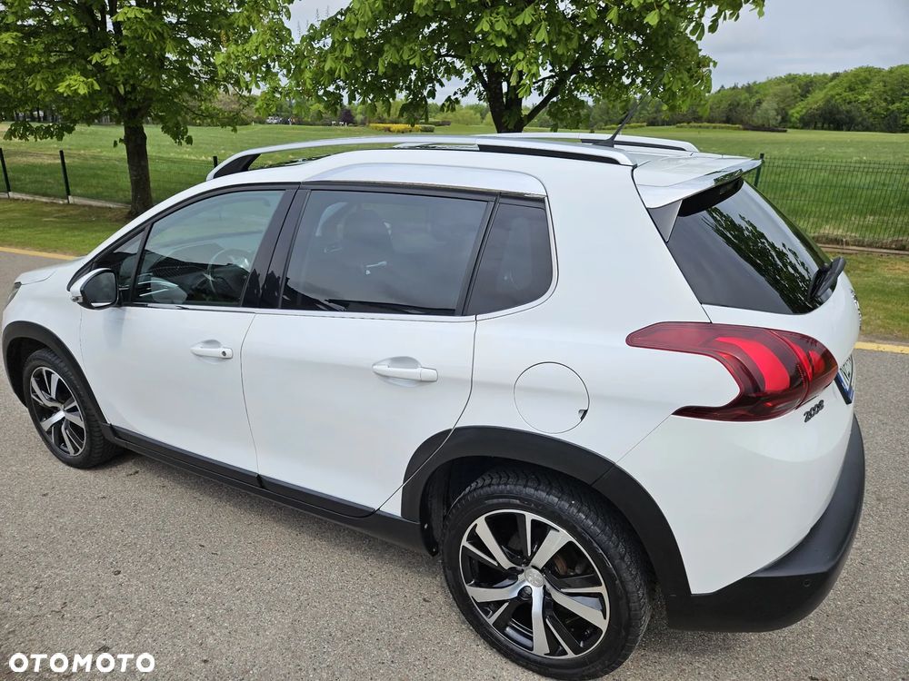 Peugeot 2008 1.2 Pure Tech Allure S&S - 14