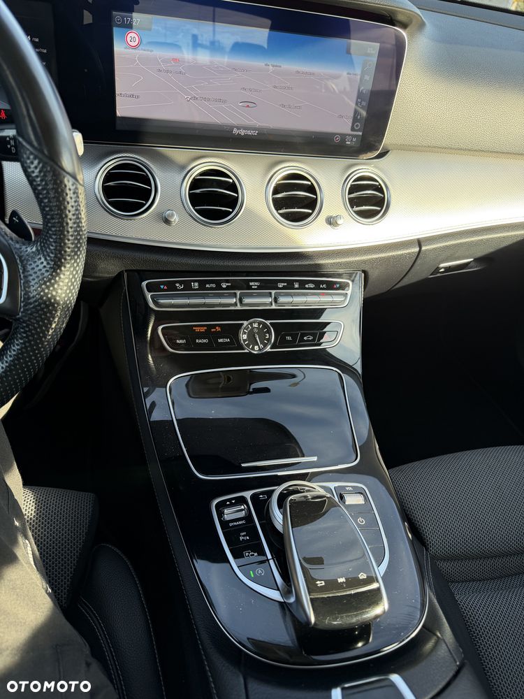 Mercedes-Benz Klasa E 220 d 9G-TRONIC - 12