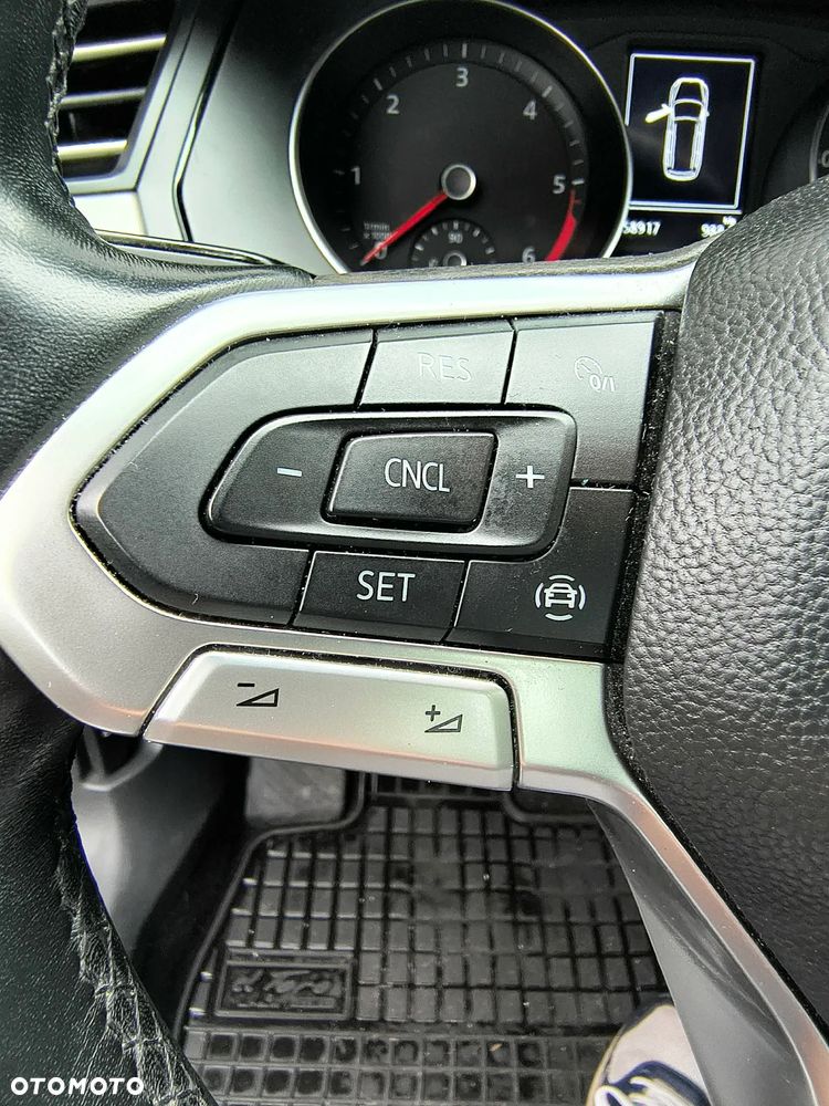 Volkswagen Passat - 16