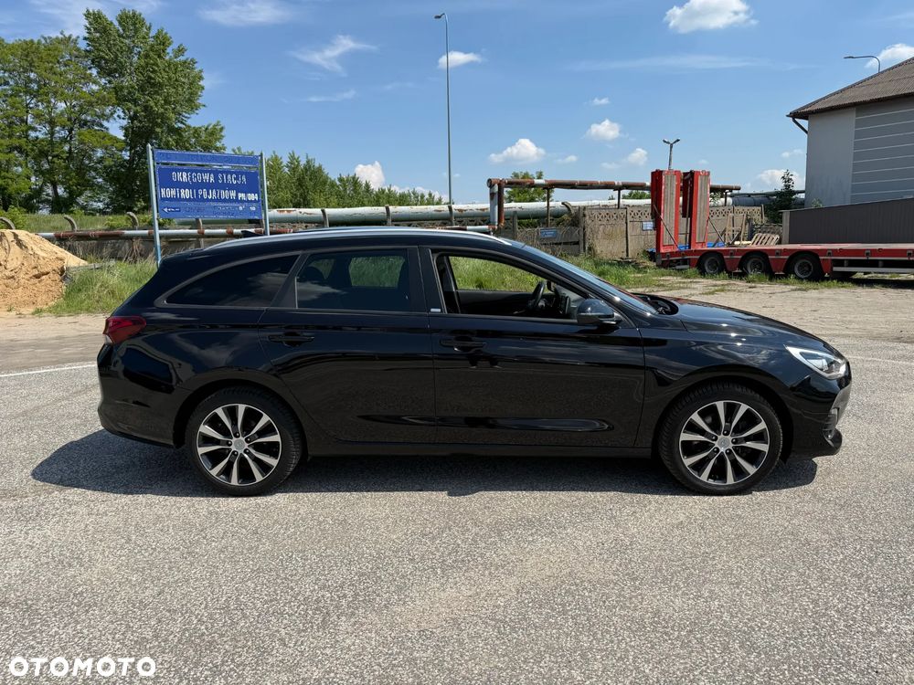 Hyundai i30 1.6 CRDI DCT Intro - 11
