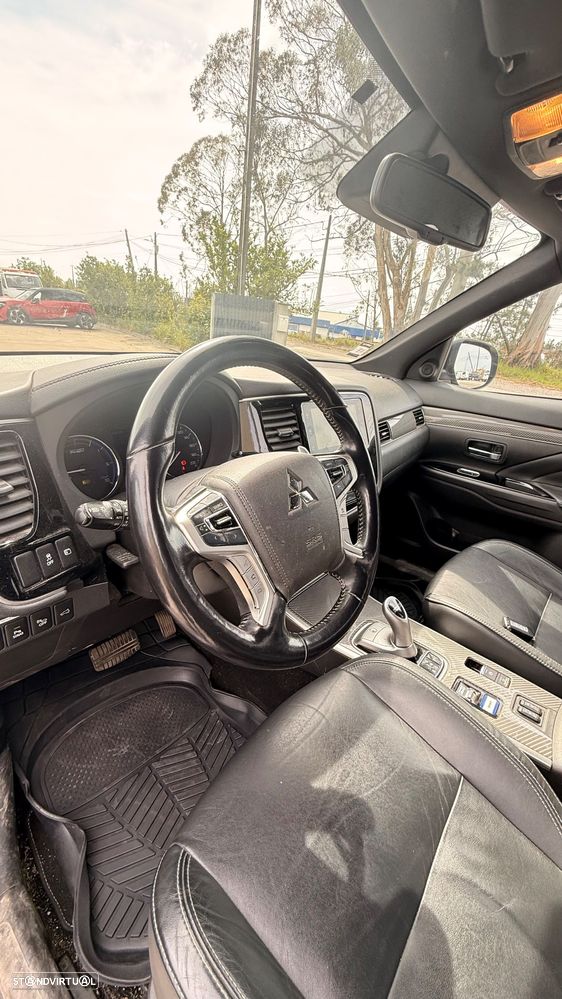 Mitsubishi Outlander - 11