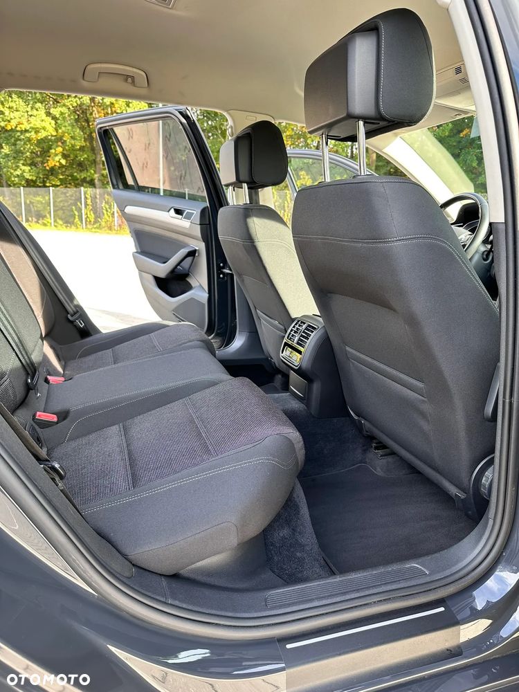 Volkswagen Passat - 9