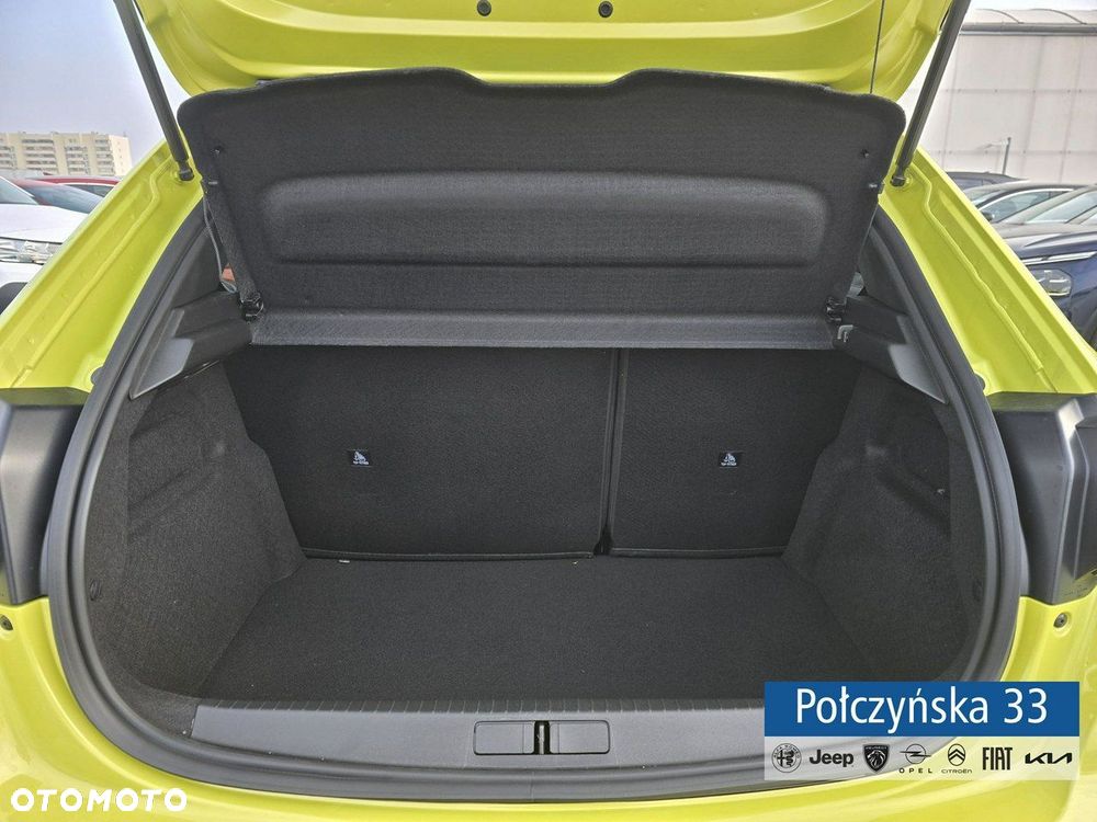 Peugeot 208 - 8