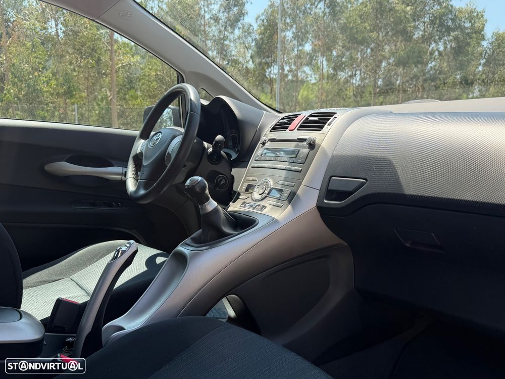 Toyota Auris 1.4 D-4D Luna - 26