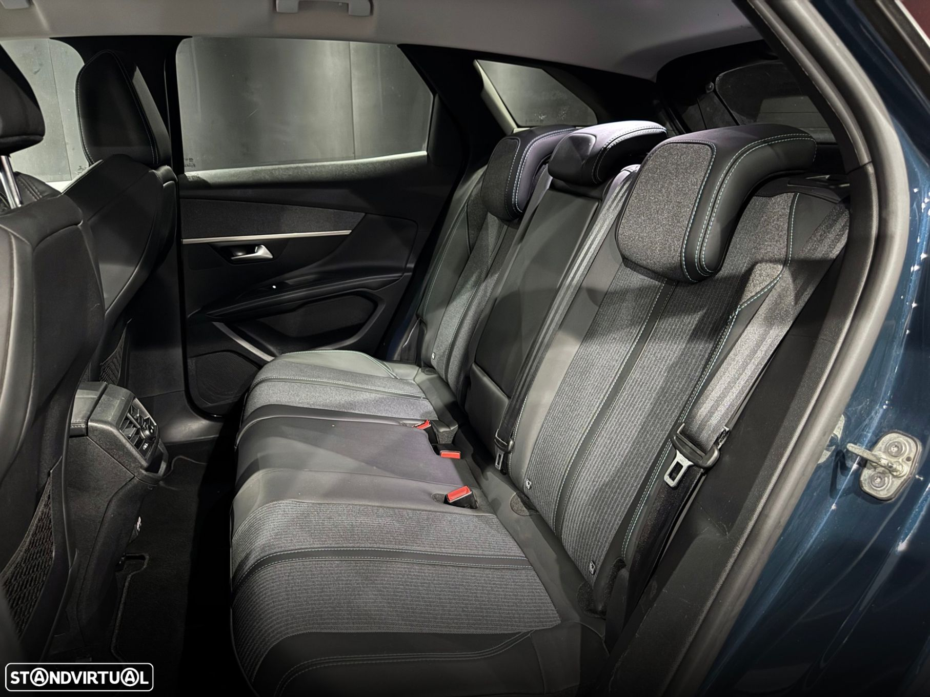 Peugeot 3008 1.5 BlueHDi Allure Pack EAT8 - 33