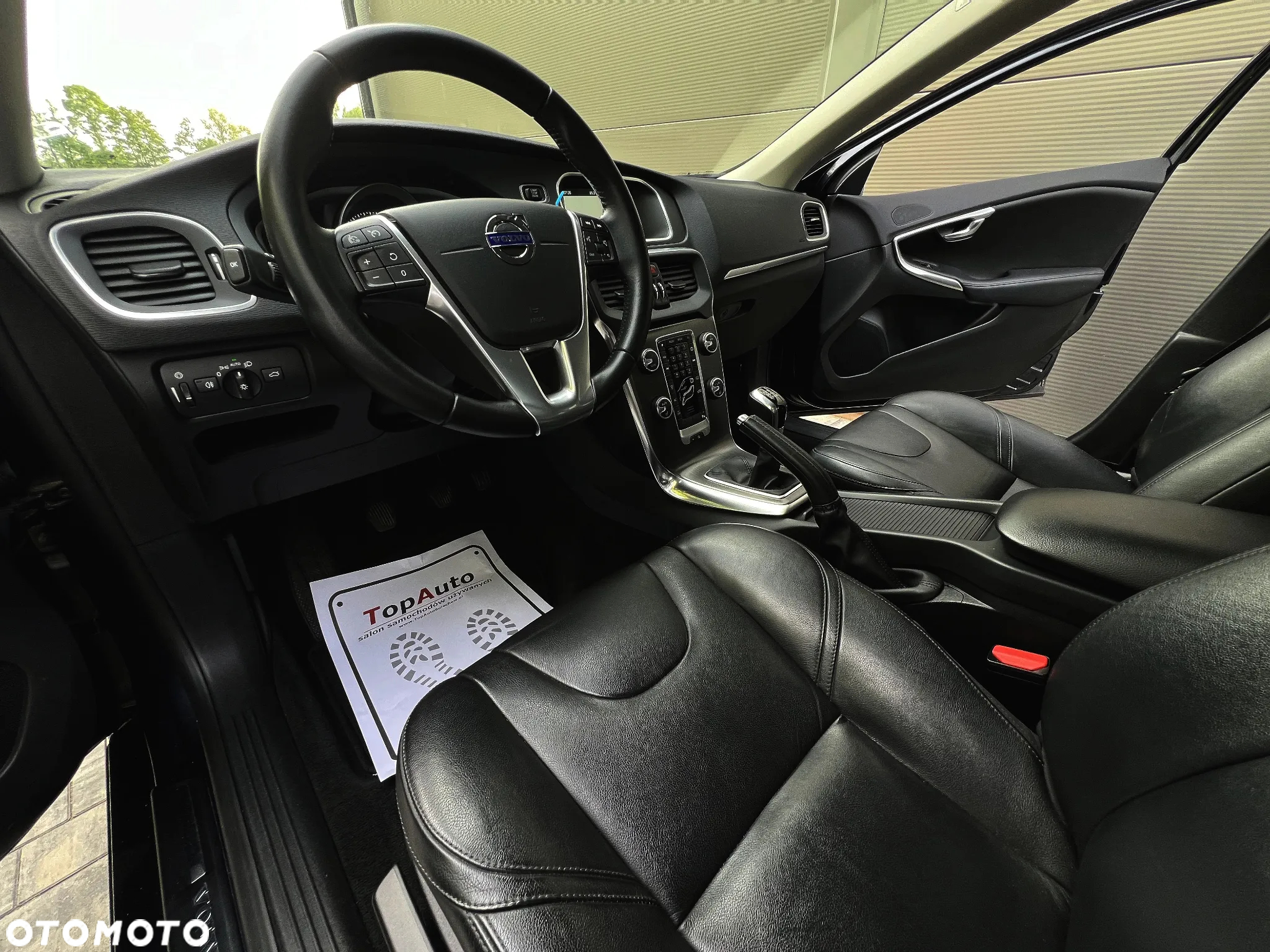 Volvo V40 D2 Drive-E Momentum - 28