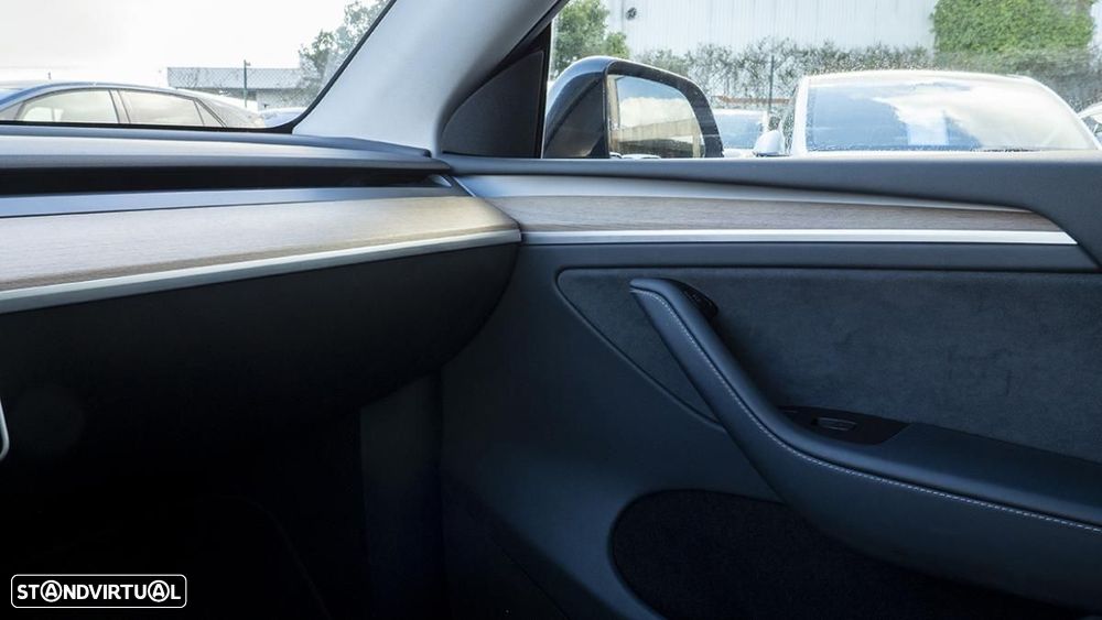 Tesla Model Y Long Range Dual Motor AWD - 23