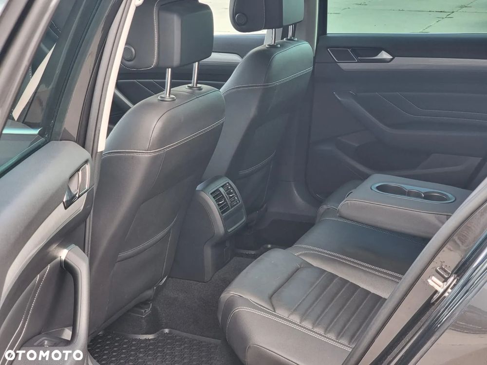 Volkswagen Passat 2.0 TSI Business DSG - 11