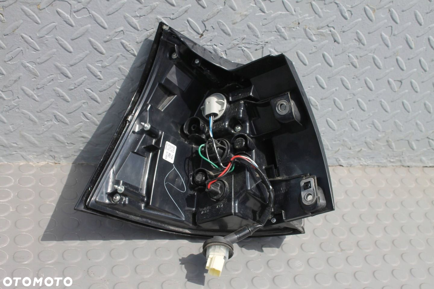 LAMPA W BŁOTNIK PRAWY TYŁ PRAWA TYLNA SUZUKI SX4 S-CROSS II 21- - 9