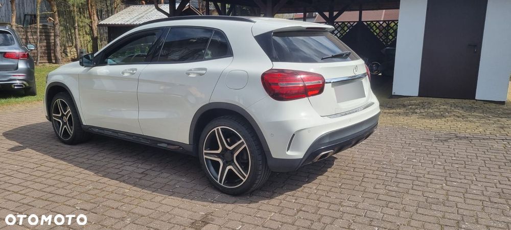 Mercedes-Benz GLA 220 4-Matic AMG Line - 11