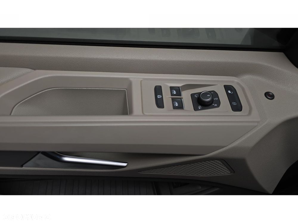 Volkswagen Multivan - 30