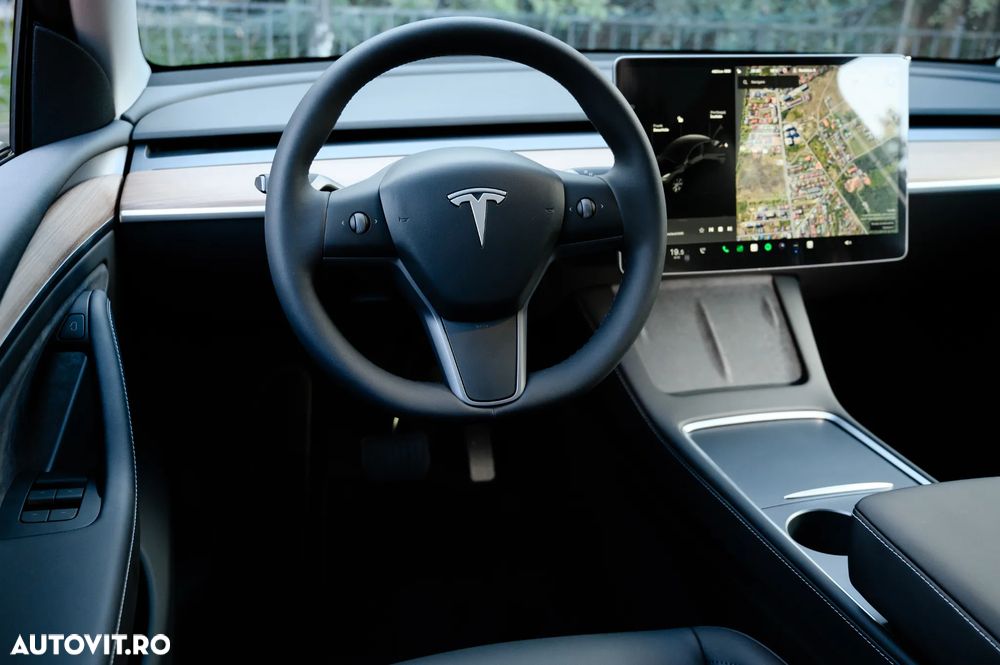 Tesla Model Y - 19