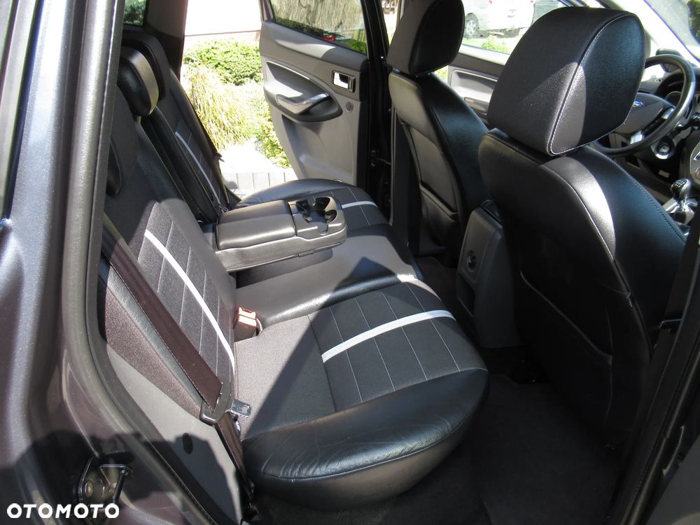 Ford Kuga 2.0 TDCi 2x4 Titanium - 37