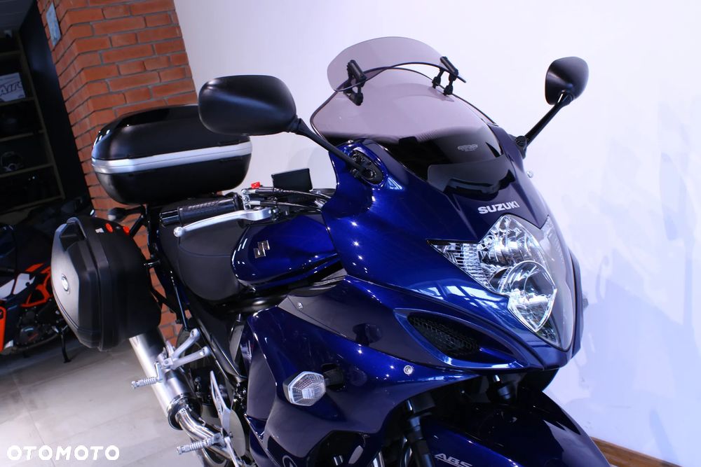 Suzuki GSX - 16