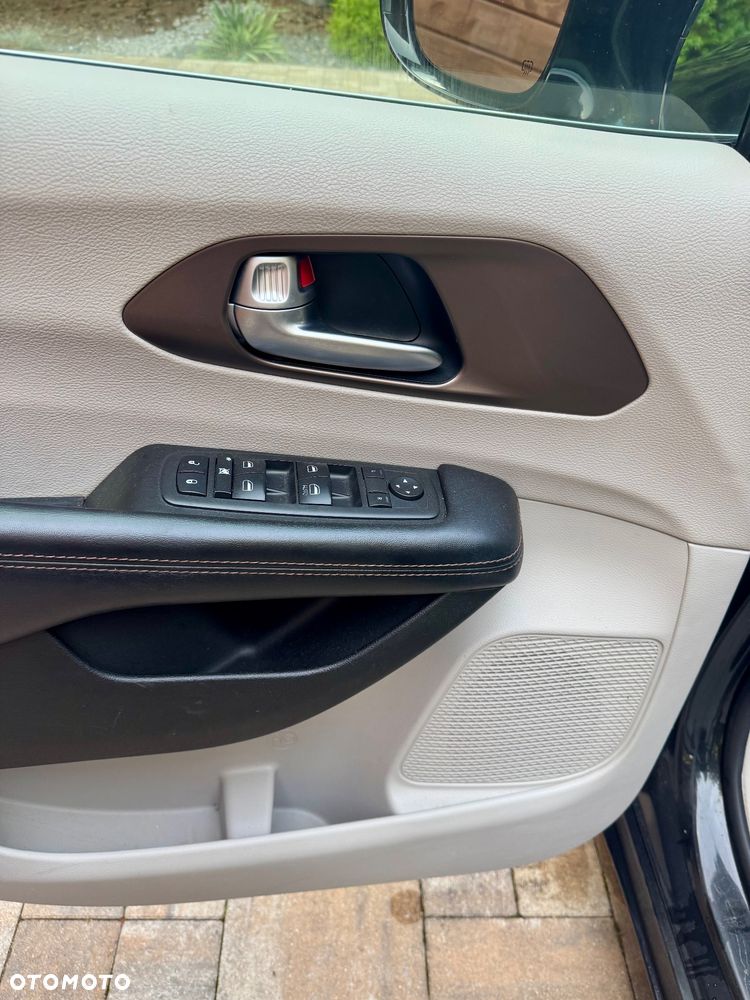 Chrysler Pacifica - 14