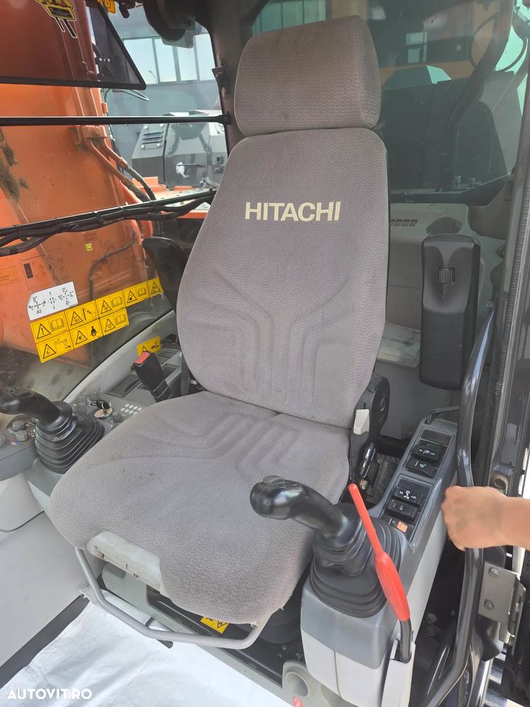 Hitachi ZX300LCN-6, 2019, 8.944h, cupa NOUA 1,8mc, 31,6tone, Ad sapare 7,5m, latime 3m, camere spate si laterale, inst picon si rotire pe brate, consum mediu 19,6l, lant 90% ok doar 721h deplasare, avertizare antirasturnare, posibl leasing-PROMOTIE 93.900Eur - 19