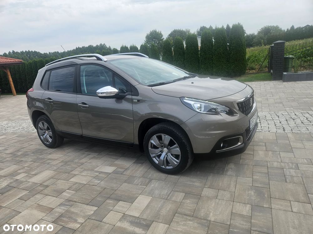 Peugeot 2008 1.2 Pure Tech Signature - 10