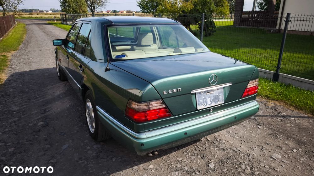 Mercedes-Benz 280 - 11