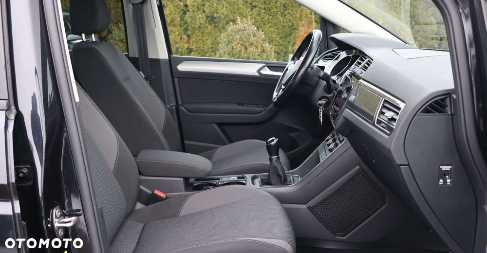 Volkswagen Touran - 14