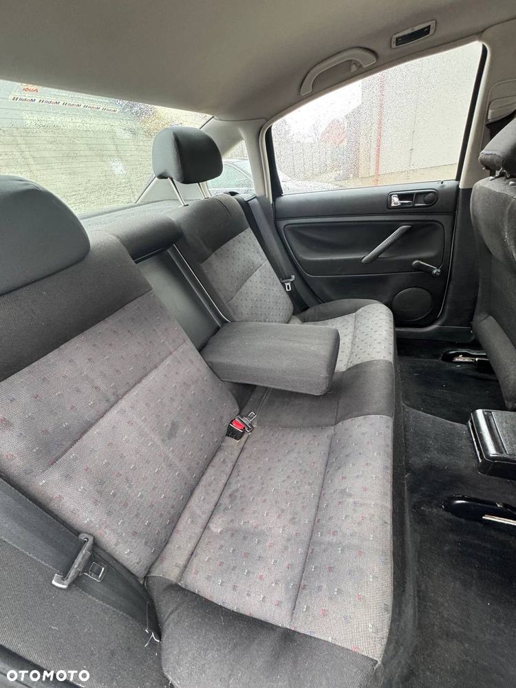 Volkswagen Passat 1.8 - 28