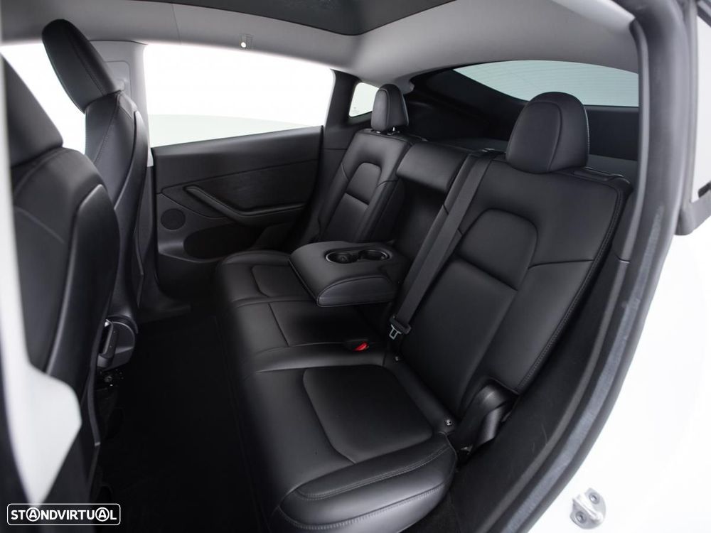 Tesla Model Y RWD — fotografia 10