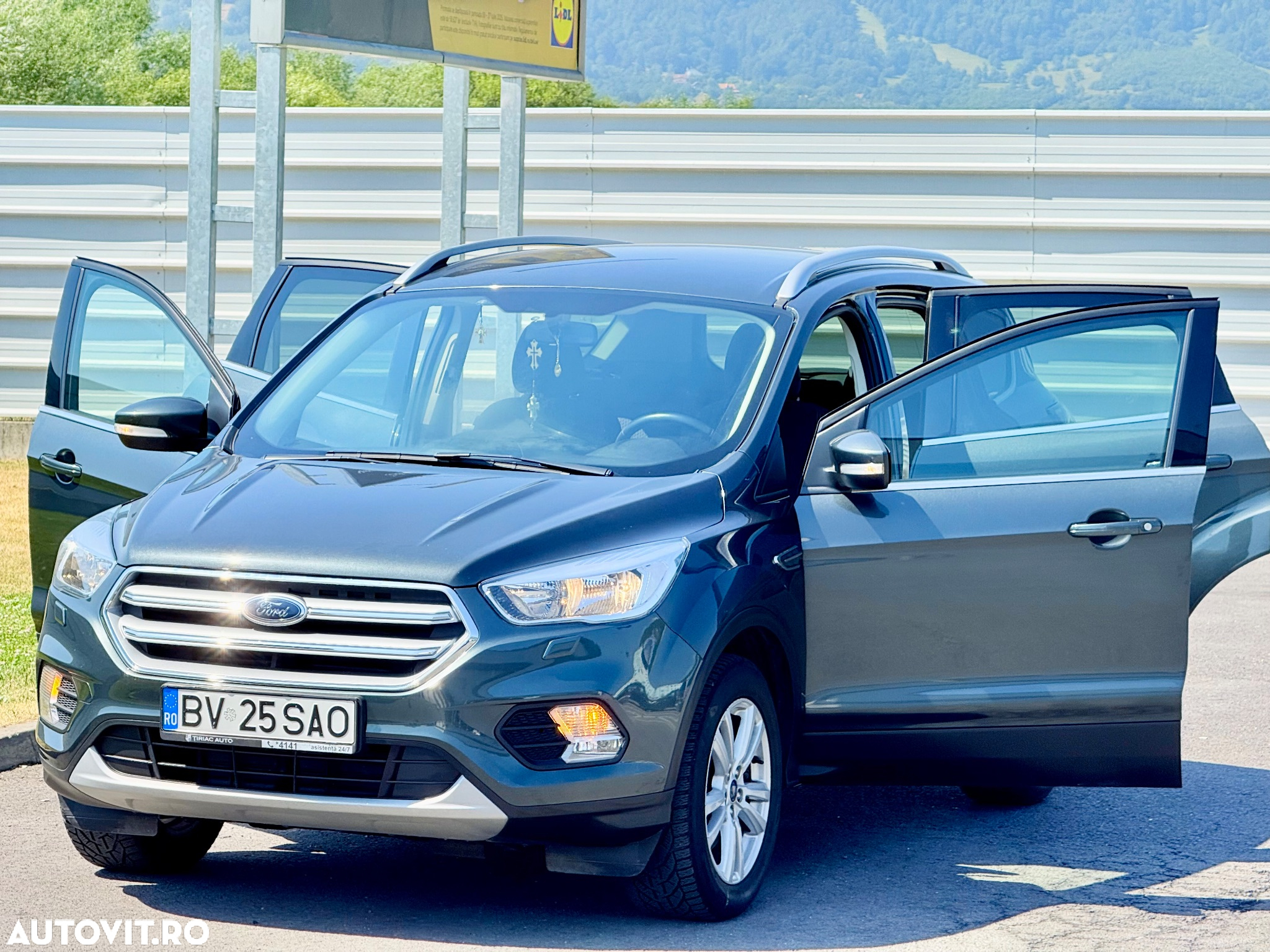 Ford Kuga 1.5 TDCi 2WD Titanium - 6