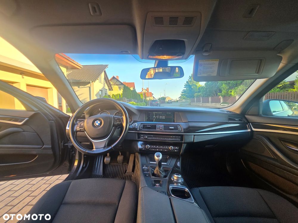 BMW Seria 5 520d Luxury Line - 12