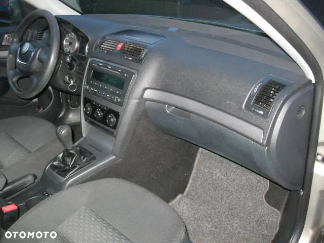 Skoda Octavia 1.6 Ambiente EU5 - 23