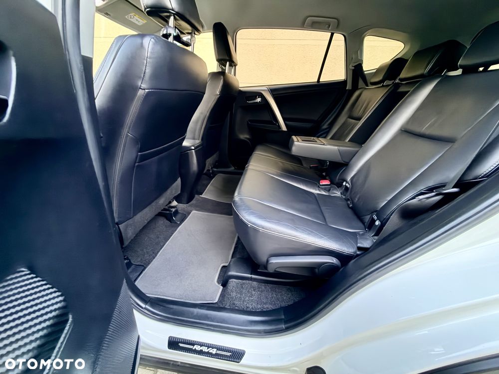Toyota RAV4 2.2 D-4D Premium - 11