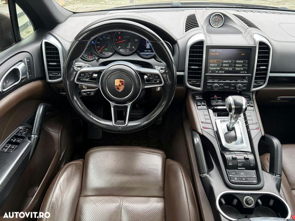 Porsche Cayenne 3.0 L - 5