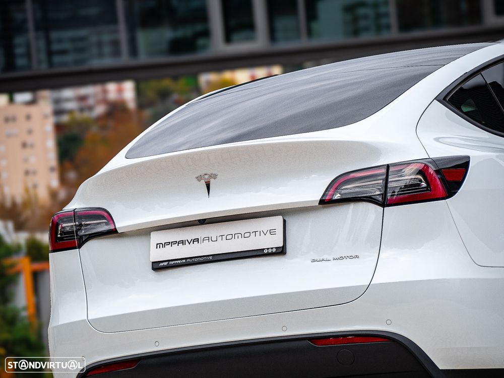 Tesla Model Y Long Range Dual Motor AWD - 19