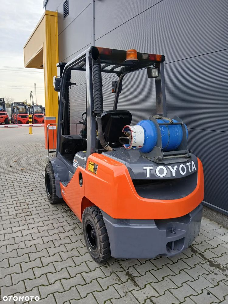 Toyota 02-8FGJF35 - 5